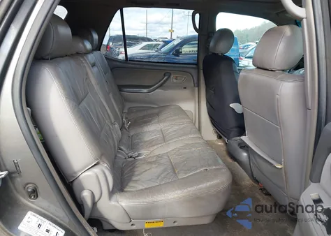 2005 Toyota Sequoia Sr5 V8 z USA, uszkodzony, nr VIN 5TDBT44A05S242379